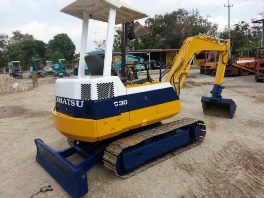 แบคโฮเล็ก KOMATSU  PC30-6 เก่าญี่ปุ่นแท้ ตรวจเช็คเรียบร้อย