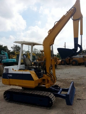 แบคโฮเล็ก KOMATSU  PC30-6 เก่าญี่ปุ่นแท้ ตรวจเช็คเรียบร้อย