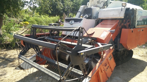 ด่วน!!!ขายรถเกี่ยวข้าวคูโบต้าDc60plus ปี54 ตัวสุดท้าย..พร้อมพ่วงลากราคา 329000 บาท