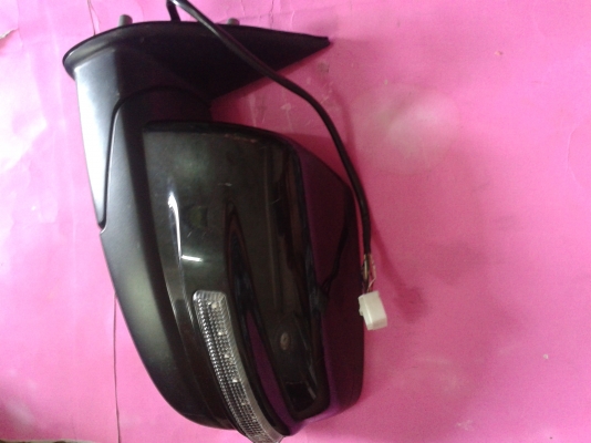 กระจกมองข้างBT50ไฟฟ้า7สายมีไฟเลี้ยวถอดครับ