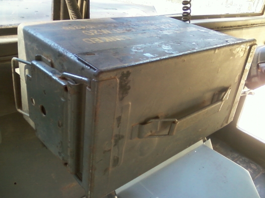 DVD พร้อมจอ และวิทยุ ในกล่องทหาร