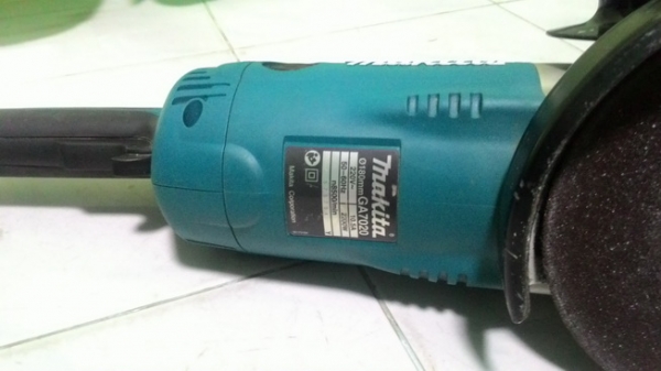 เครื่องเจียร์ไฟฟ้า makita ga7020 ขนาดใบ 7 นิ้ว 2200 วัตต์ สภาพดีมากๆ