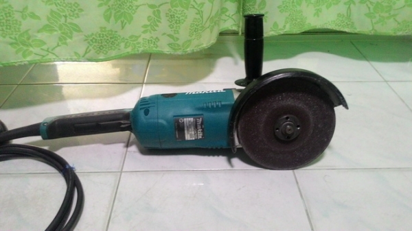 เครื่องเจียร์ไฟฟ้า makita ga7020 ขนาดใบ 7 นิ้ว 2200 วัตต์ สภาพดีมากๆ