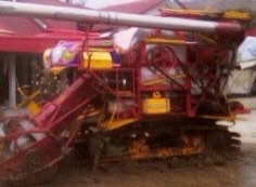 ขายด่วน รถเกี่ยวข้าวเกษตรพัฒนา รุ่น จ้าวช้างไวไฟ ปี 50 รถสวยพร้อมทำงานได้เลยนะครับ เครื่องยนต์ 220 HP TURBO JO8C เทอร์โบ อุ้ม 2.5 ตัน ปั๊มอินตั้นเบอร์ 23 ช่วงล่าง 12 ของไทยเจริญครับ ราคาต่อรองได้ครับ