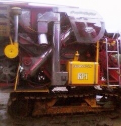 ขายด่วน รถเกี่ยวข้าวเกษตรพัฒนา รุ่น จ้าวช้างไวไฟ ปี 50 รถสวยพร้อมทำงานได้เลยนะครับ เครื่องยนต์ 220 HP TURBO JO8C เทอร์โบ อุ้ม 2.5 ตัน ปั๊มอินตั้นเบอร์ 23 ช่วงล่าง 12 ของไทยเจริญครับ ราคาต่อรองได้ครับ