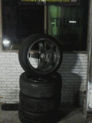 มีแม็กขอบ18x8.5 รู114 4 วงพรัอมยางหน้าหลังขาย มีแม็กขอบ18x8.5 รู114 4 วงพรัอมยางหน้าหลังขาย