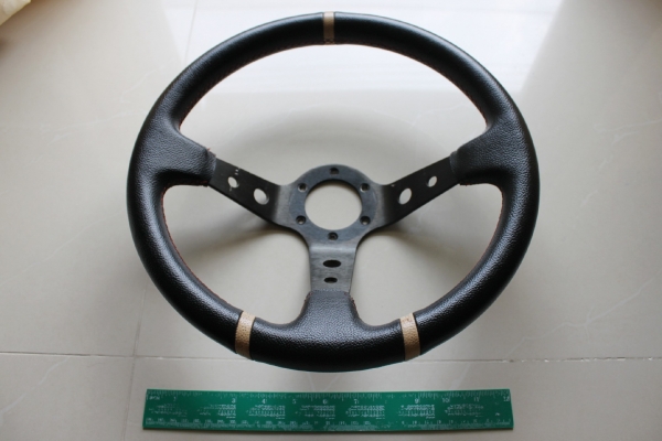 พวงมาลัยแต่งรถซิ่ง สภาพดี ขายถูกๆ 400 บาท