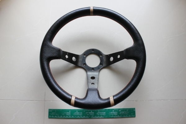 พวงมาลัยแต่งรถซิ่ง สภาพดี ขายถูกๆ 400 บาท