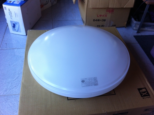 (แบบที่1 )โครมไฟยี่ห้อ TOSHIBA ติดผนังเพดาจากญี่ปุ่นของใหม่ตามภาพ ขนาด 55 CM.