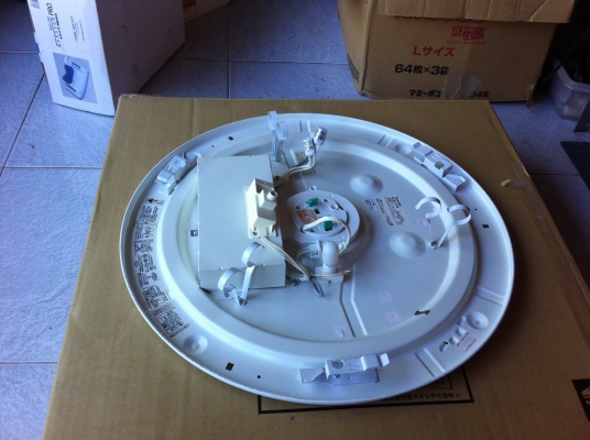 (แบบที่1 )โครมไฟยี่ห้อ TOSHIBA ติดผนังเพดาจากญี่ปุ่นของใหม่ตามภาพ ขนาด 55 CM.