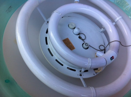 (แบบที่3 )โครมไฟยี่ห้อ NEC ติดผนังเพดาจากญี่ปุ่น ใช้เชื่อกดึงจะเปิดได้3-4 ระดับ ตามภาพ ขนาด 55 CM.  ใช้หลอดสามหลอดสามขนาด