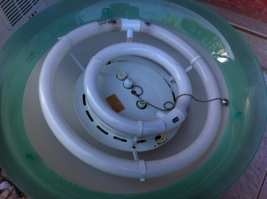 (แบบที่3 )โครมไฟยี่ห้อ NEC ติดผนังเพดาจากญี่ปุ่น ใช้เชื่อกดึงจะเปิดได้3-4 ระดับ ตามภาพ ขนาด 55 CM.  ใช้หลอดสามหลอดสามขนาด