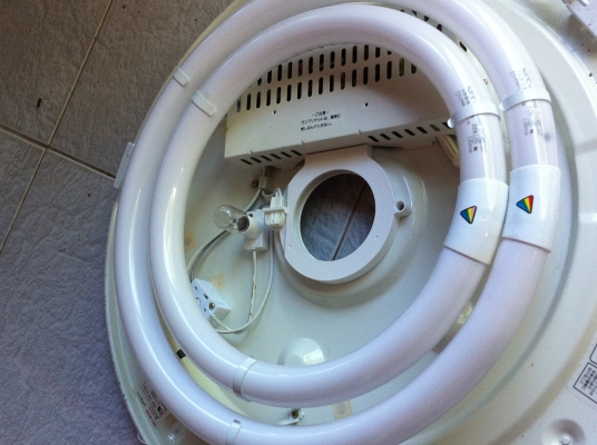 (แบบที่5 )โครมไฟยี่ห้อ KOIZUMI ติดผนังเพดาจากญี่ปุ่น ใช้เชื่อกดึงจะเปิดได้3-4 ระดับ ตามภาพ ขนาด 55 CM.  ใช้หลอดสามหลอดสามขน