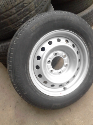 ขอบ 16 กะทะล้อ 6 รู พร้อมยาง 215/65R16 มี 1 ล้อ TEL.081-427-3941 ขอบ 16 กะทะล้อ 6 รู พร้อมยาง 215/65R16 มี 1 ล้อ TEL.081-427-3941