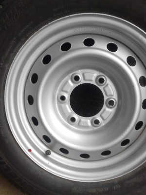 ขอบ 16 กะทะล้อ 6 รู พร้อมยาง 215/65R16 มี 1 ล้อ TEL.081-427-3941 ขอบ 16 กะทะล้อ 6 รู พร้อมยาง 215/65R16 มี 1 ล้อ TEL.081-427-3941