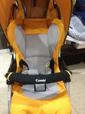 รถเข็นเด็ก COMBI  เหลือดำสียังสดสภาพใหม่มากมือสองญี่ปุ่นพับง่ายครับ
