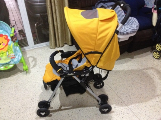 รถเข็นเด็ก COMBI เหลือดำสียังสดสภาพใหม่มากมือสองญี่ปุ่นพับง่ายครับ รถเข็นเด็ก COMBI เหลือดำสียังสดสภาพใหม่มากมือสองญี่ปุ่นพับง่ายครับ