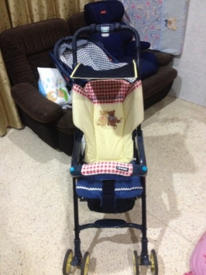 รถเข็นเด็ก COMBI ลายหมีน่ารักมือสองญี่ปุ่นสภาพดีพับเเล้วเล็กมาก