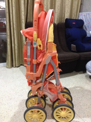 รถเข็นเด็ก APRICA สีส้มสดใสมือสองญี่ปุ่นสภาพดี