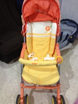 รถเข็นเด็ก APRICA สีส้มสดใสมือสองญี่ปุ่นสภาพดี