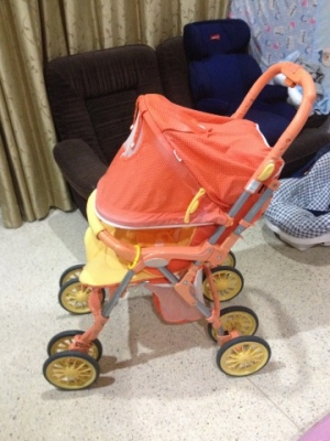 รถเข็นเด็ก APRICA สีส้มสดใสมือสองญี่ปุ่นสภาพดี
