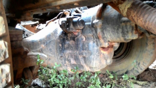 รถนิสสัน 10 ล้อ UD ท้ายลาด  230 แรงม้า.  สนใจติดต่อ 081 - 6079515