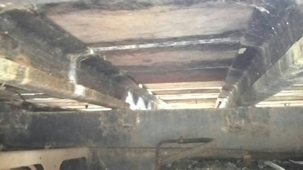 รถนิสสัน 10 ล้อ UD ท้ายลาด  230 แรงม้า.  สนใจติดต่อ 081 - 6079515