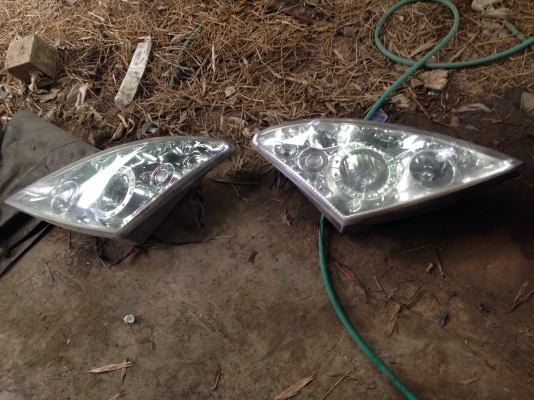 ขายไฟหน้ารถบัส