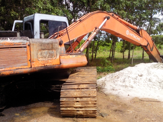ขายรถแบคโฮ HITACHI EX 200-1 เครื่องเดิมปั้มK3Vช่วงล่างดีพร้อมใช้