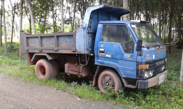 ขาย 6 ล้อ ดั้ม 3 คิว สภาพสวยไม่มีเล่ม