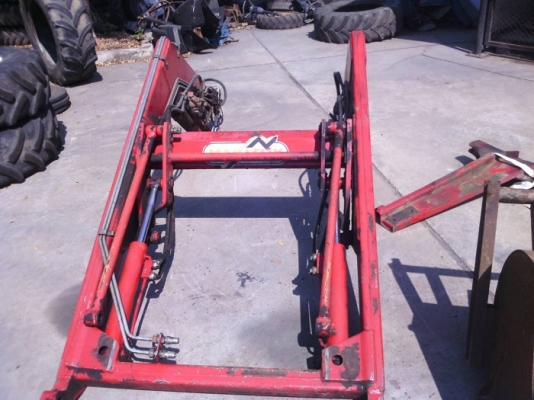 ขายแล้ว ขอบคุณพี่อุดร จ.ศรีสะเกษมากครับ ชุดตักหน้ารถไถฟอร์ด 6610ตรงรุ่น ยี่ห้อMAILLEUX  MX480