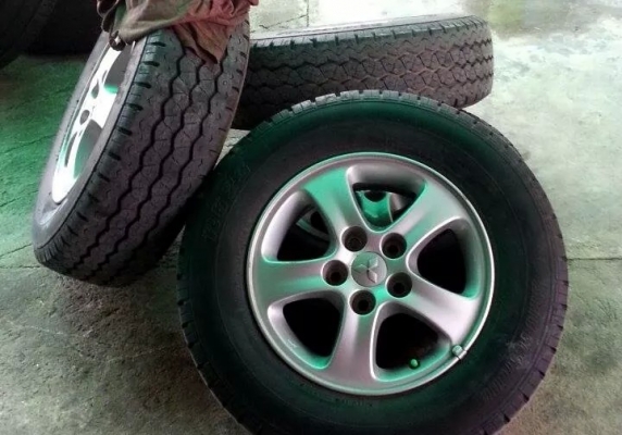 ขายล้อ ขอบ15 5รู114พร้อมยางชุดละ6800