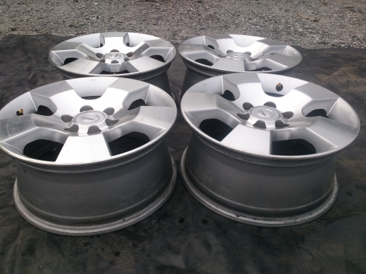 ขายแม็กเปล่าNISSAN  NAVARA ขอบ16กว้าง7นิ้ว จำนวน 4 วง