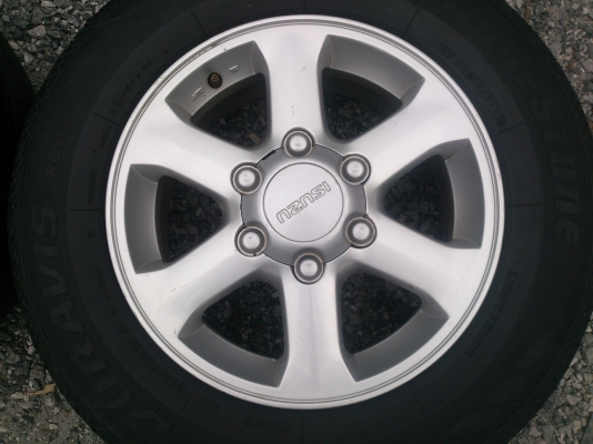 ขายแม็กISUZUพร้อมยางบริดสโตน 215/70R16 ยางสัปดาห์ที่53ปี12  สวยๆจำนวน 1  ชุด