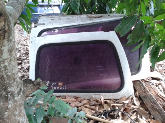 กระจกตู้ปลา 3 ด้านสภาพดี 1800 บาท