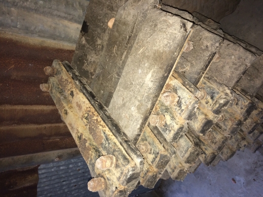 ก้อนยางแผ่นแทรกแบคโฮ ก้อนยางแผ่นแทรกแบคโฮ