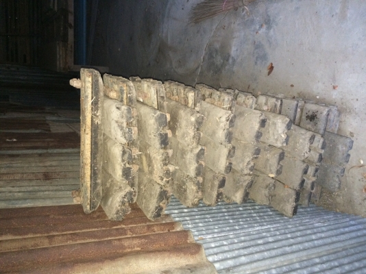 ก้อนยางแผ่นแทรกแบคโฮ