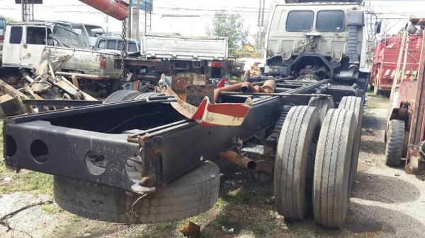 ขายรถสิบล้อเพลาเดียว  เครื่อง6BG เบครทิฟฟี่ พวงมาลัยพาวเวอร์  ทะเบียนพร้อมโอน รถอยู่ชุมพร