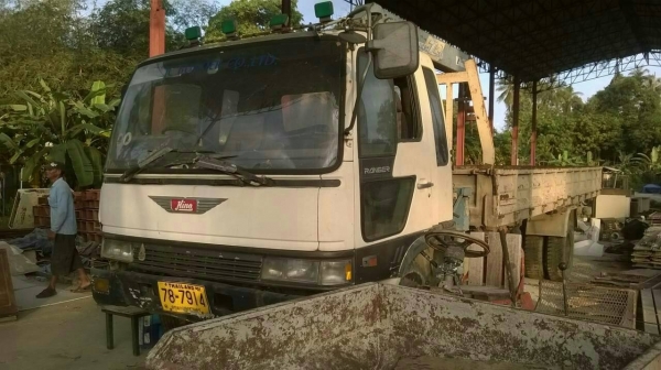 6ล้อ185แรงติดเครน3ตัน HINO KR300 กระบะเหล็ก วางหัวสิงห์ฯ รถสภาพดี เครนสวย