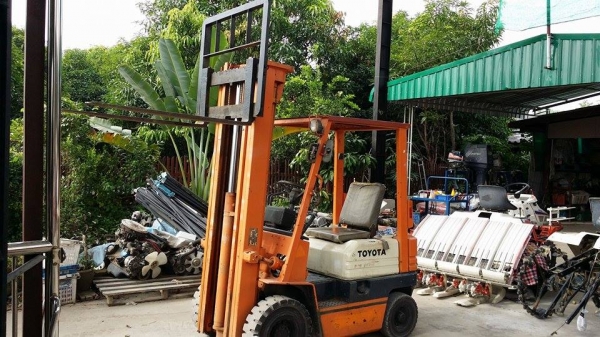 รถโฟล์คลิฟต์ TOYOTA เก่าญี่ปุ่น ขนาด 1.5 ตัน เครื่องยนต์เบนซิน พวงมาลัยเพาเวอร์ ยางตัน ยกสูง 5.5 เมตร สภาพดีพร้อมใช้งาน รถโฟล์คลิฟต์ TOYOTA เก่าญี่ปุ่น ขนาด 1.5 ตัน เครื่องยนต์เบนซิน พวงมาลัยเพาเวอร์ ยางตัน ยกสูง 5.5 เมตร สภาพดีพร้อมใช้งาน