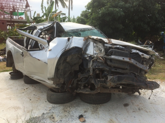 ขายรถอุบัติเหตุ พร้อมเล่มทะเบียน ราคาเบาๆ