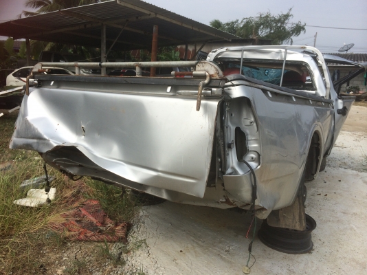 ขายรถอุบัติเหตุ พร้อมเล่มทะเบียน ราคาเบาๆ