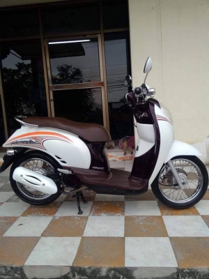 ราคาถูก Scoopy i ปี 2555 รถสวย ลายคลาสสิค ประหยัดน้ำมัน ราคาถูก Scoopy i ปี 2555 รถสวย ลายคลาสสิค ประหยัดน้ำมัน