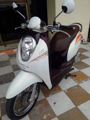 ราคาถูก Scoopy i ปี 2555 รถสวย ลายคลาสสิค ประหยัดน้ำมัน