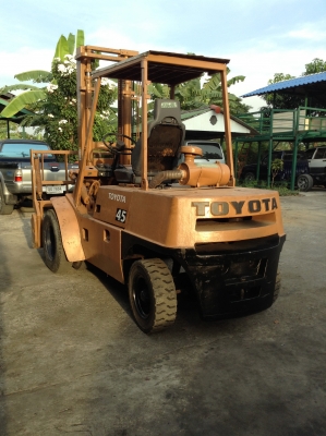 +++ ขายโฟล์คลิฟท์  TOYOTA  FD40  ขนาด 4  ตัน  (รถนอก สภาพดีครับ)   เครื่องยนต์ดีเซล  เสา 4 เมตร  ฮิ้งค์โฟล์ค  เกียร์ธรรมดา  งา 1,500 มม. ล้อหน้าคู่   ยางตันครับ  *** ถ้าไม่เอาฮิ้งค์  ราคา  235,000.- บาทครับ ***