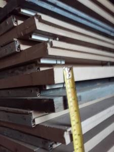 บานหน้าต่างไม้สักเก่า