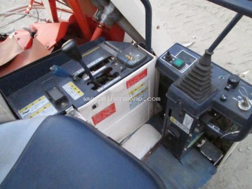 รถเกี่ยวข้าวนั่งขับ KUBOTA R1-91 รหัสสินค้า : 14002150 หรือเพิ่มเติมไดที่ www.nihonmono.com รถเกี่ยวข้าวนั่งขับ KUBOTA R1-91 รหัสสินค้า : 14002150 หรือเพิ่มเติมไดที่ www.nihonmono.com