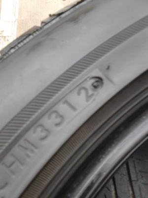 ด่วน! ขอบ 17 ยี่ห้อ BRIDGESTONE 215/50R17 TURANZA GR-90 ปี2012 มี 3 เส้น TEL.081-427-3941 ด่วน! ขอบ 17 ยี่ห้อ BRIDGESTONE 215/50R17 TURANZA GR-90 ปี2012 มี 3 เส้น TEL.081-427-3941