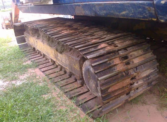 KOMATSU PC 200-3 คอนโทรลยาว รถบอดี้สวย เครื่องเดิมแรงแห้งดีไม่เยิ้ม ปั๊มใช้ของ โคมัตซุ PC 200-5 สภาพดีมากครับรถทำงานได้ดีไม่โหลด ภายในก๋งสะอาด คอนโทรลยาว ภายนอกบูมอาร์มสวยไม่ปะ ช่วงล่างประมาณ 65\% พร้อมใช้งานได้เลย เอกสารสัญญาซื้อขาย ราคาต่อรองได้ครับ