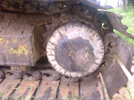 KOMATSU PC 200-3 คอนโทรลยาว รถบอดี้สวย เครื่องเดิมแรงแห้งดีไม่เยิ้ม ปั๊มใช้ของ โคมัตซุ PC 200-5 สภาพดีมากครับรถทำงานได้ดีไม่โหลด ภายในก๋งสะอาด คอนโทรลยาว ภายนอกบูมอาร์มสวยไม่ปะ ช่วงล่างประมาณ 65\% พร้อมใช้งานได้เลย เอกสารสัญญาซื้อขาย ราคาต่อรองได้ครับ